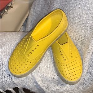 Native rubber shoes
